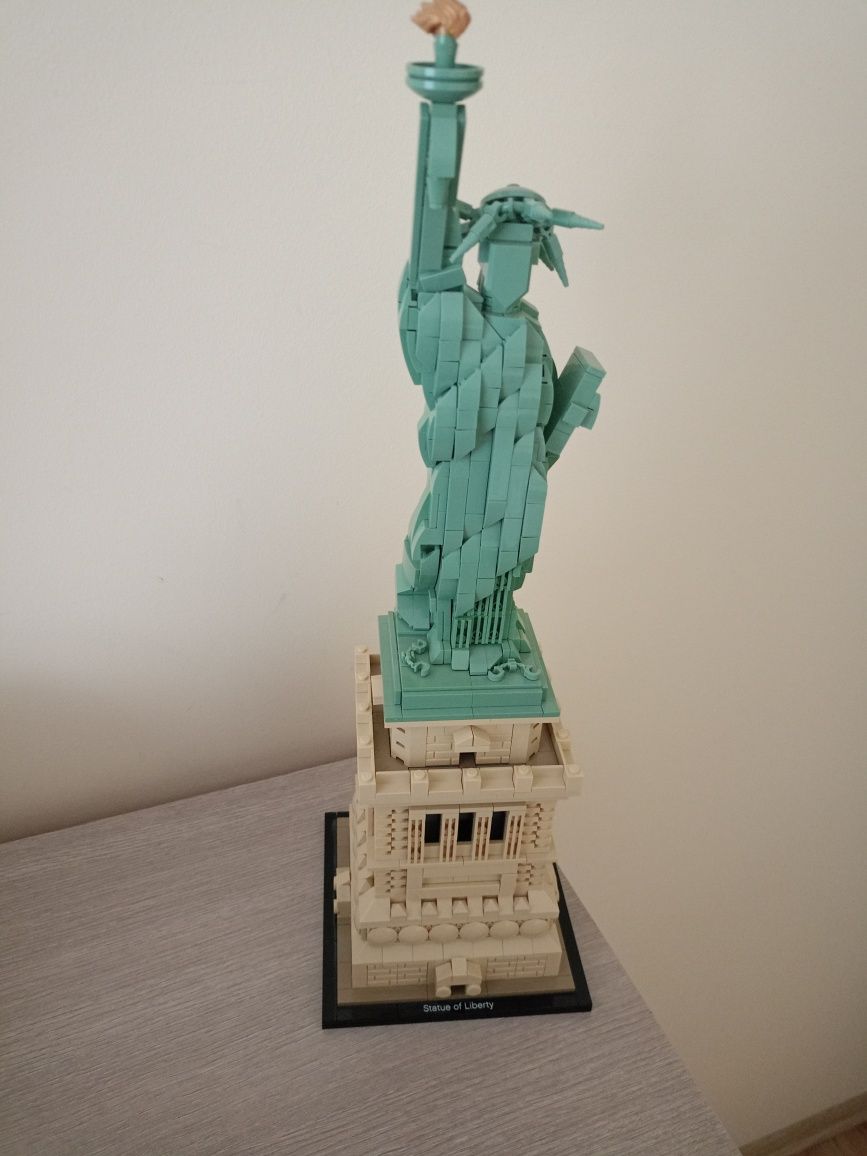 Lego statua wolności i drzewko bonsai