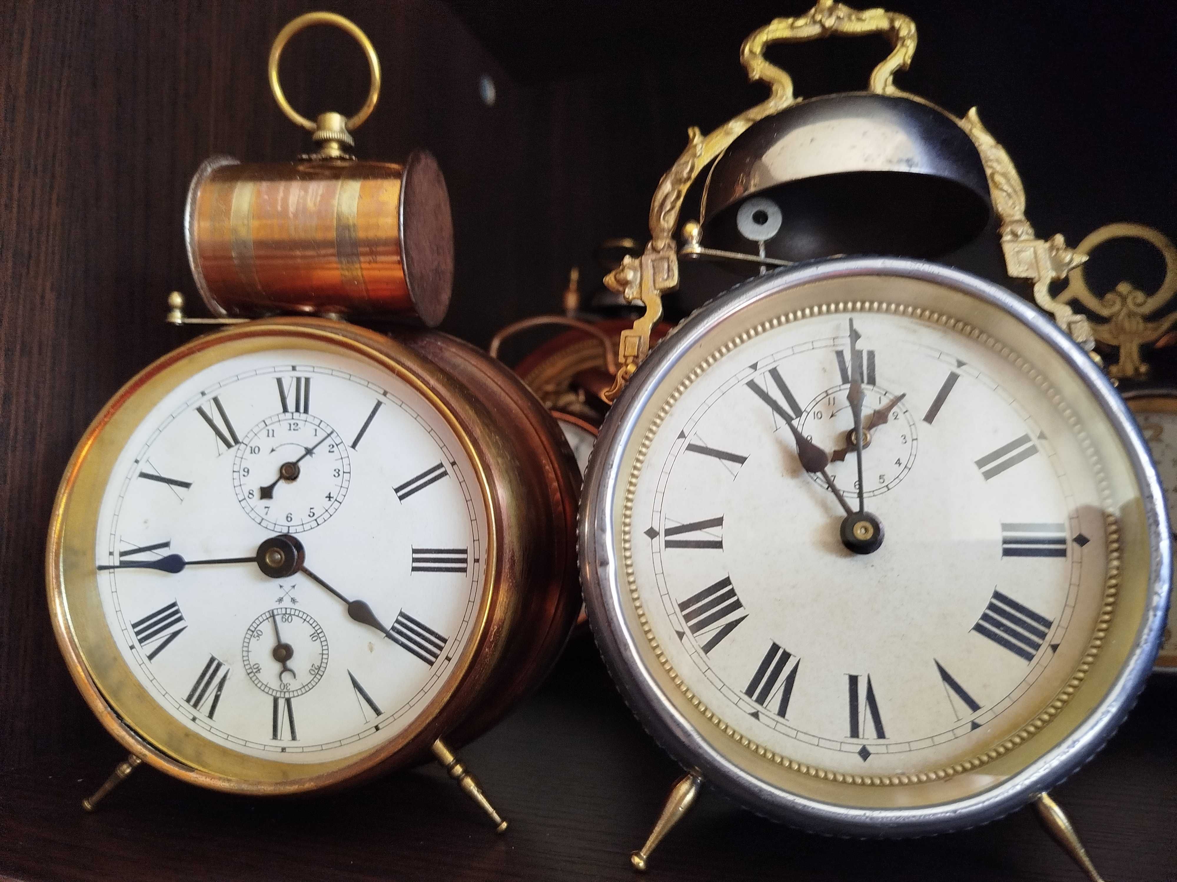 Stary budzik Manufacture Bethune z dwoma dzwonkami 1920r