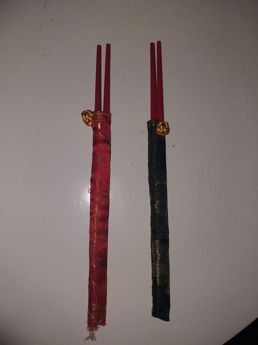 Stare bierki okres PRL i japońskie pałeczki do sushi