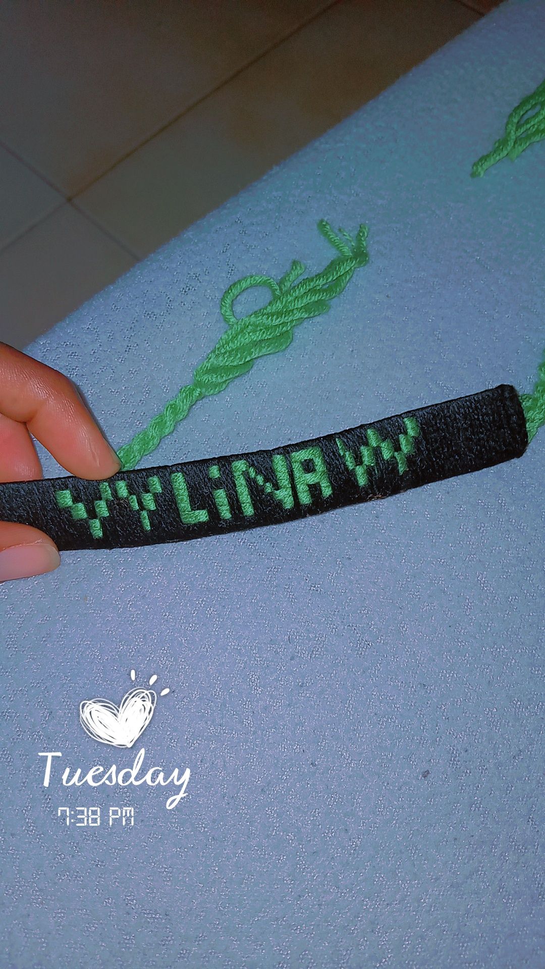 Pulseiras com nomes feitas a mao