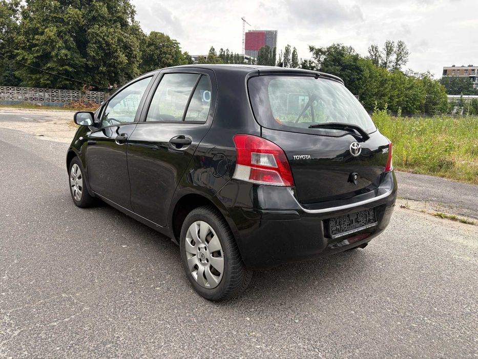 Toyota Yaris, 1,3 , mały przebieg 130 tyś km.  5-d, klima, 6 biegów