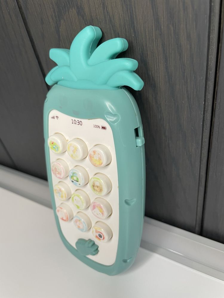 Interaktywny telefon muzyczny w kształcie ananasa
