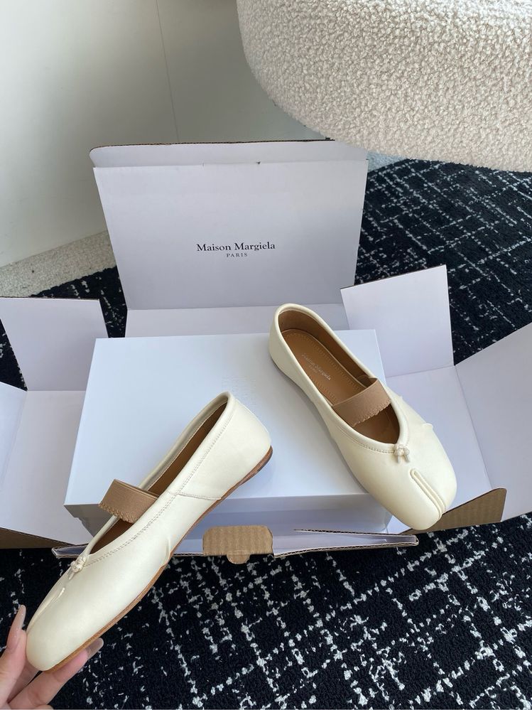 Молочні балетки таби на резинці Tabi Ballerinas Maison Margiela 38