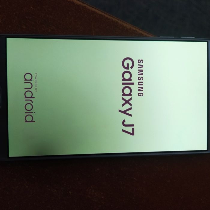 телефон samsung J7 під ремонт