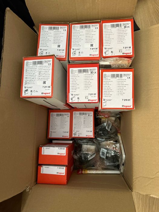 Legrand Suno biały osprzęt okazja gniazda Ip44, rj45, antenowe F