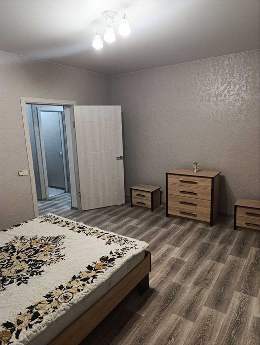 Здається в довгострокову оренду 3-х кімнатна сталінка