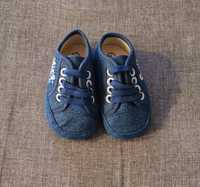 Dżinsowe buciki niemowlęce