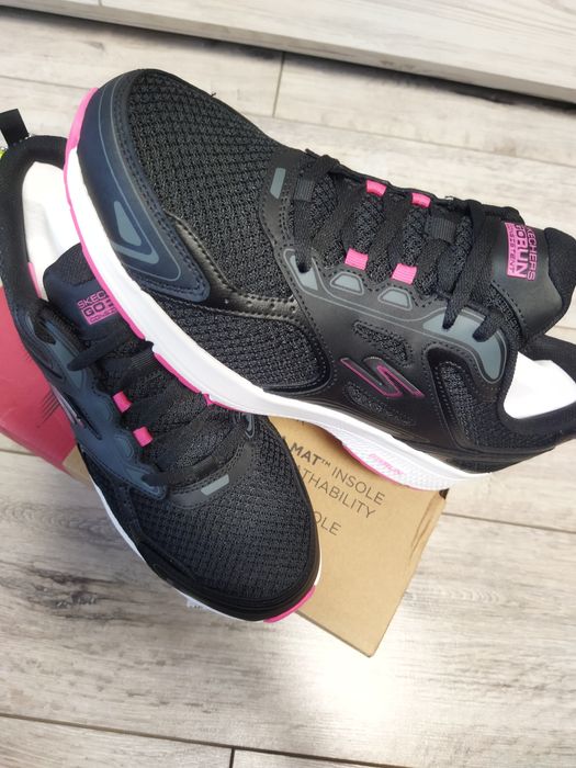 Кроссовки женские  Sketchers 41,5 р