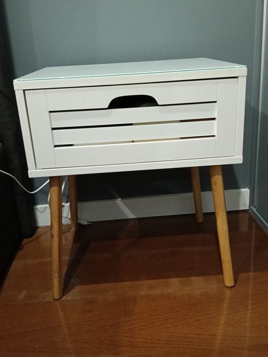 Mesinha de cabeceira