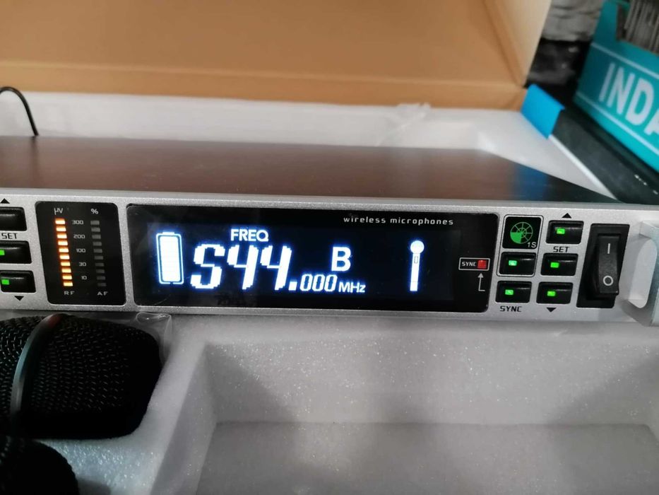 Zestaw mikrofonów bezprzewodowych AXT 118D "shure"