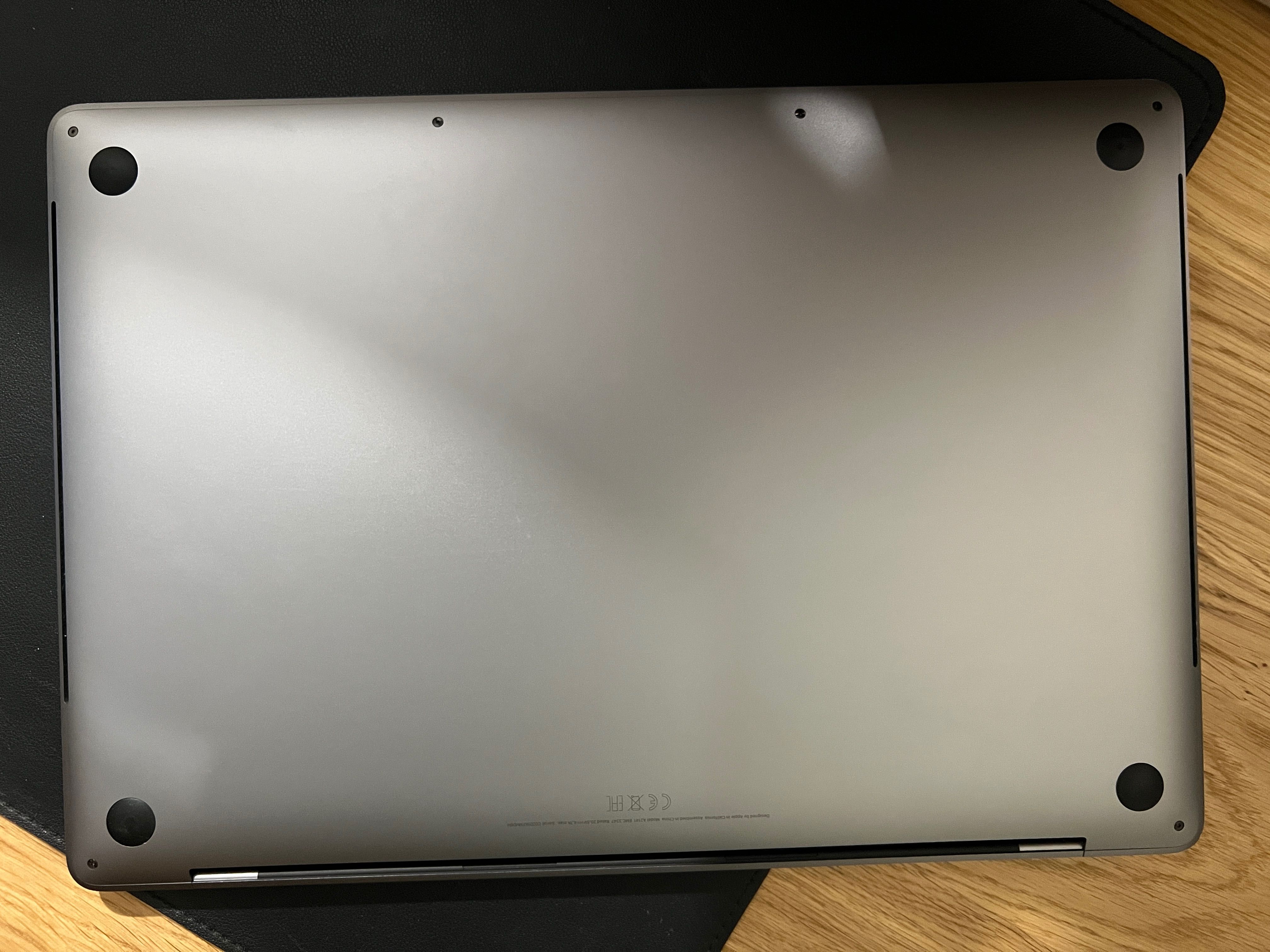MacBook Pro 16" Intel Core i7 512GB SSD 16GB RAM – Uszkodzona matryca