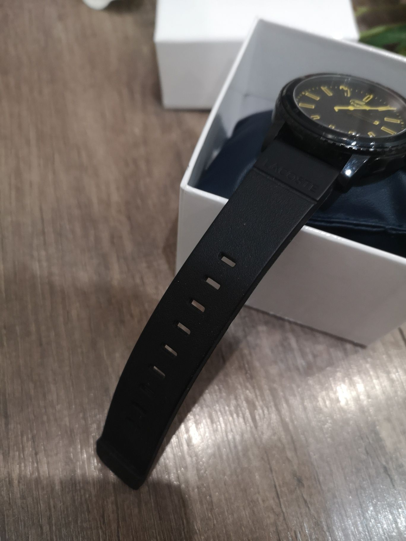 Zegarek Lacoste w pudełku