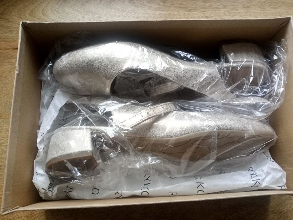 Buty na małym obcasie Ryłko