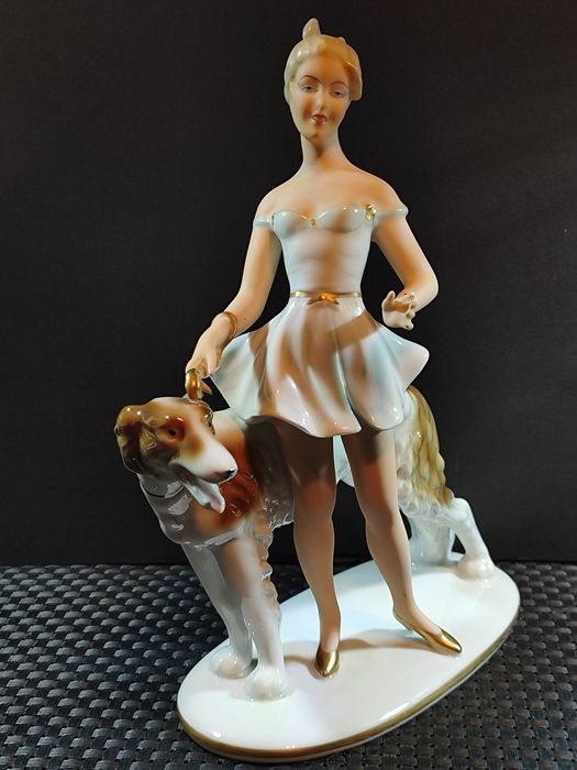 Porcelana GEROLD Figurka Dama z psem Borzoj TETAU 1949 r.