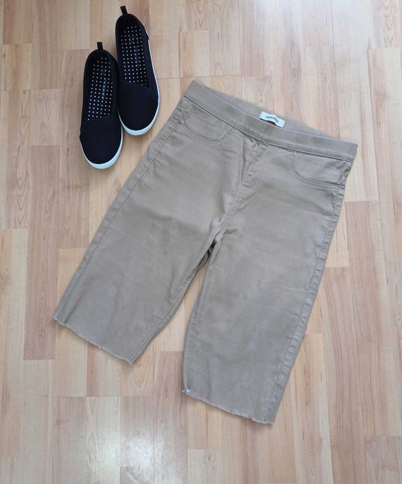 Beżowe szorty jegginsy damskie M&S rozmiar M z materiału na lato