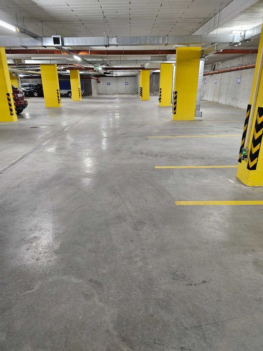Wynajmę miejsca parkingowe w garażu podziemnym Kolarska 13.