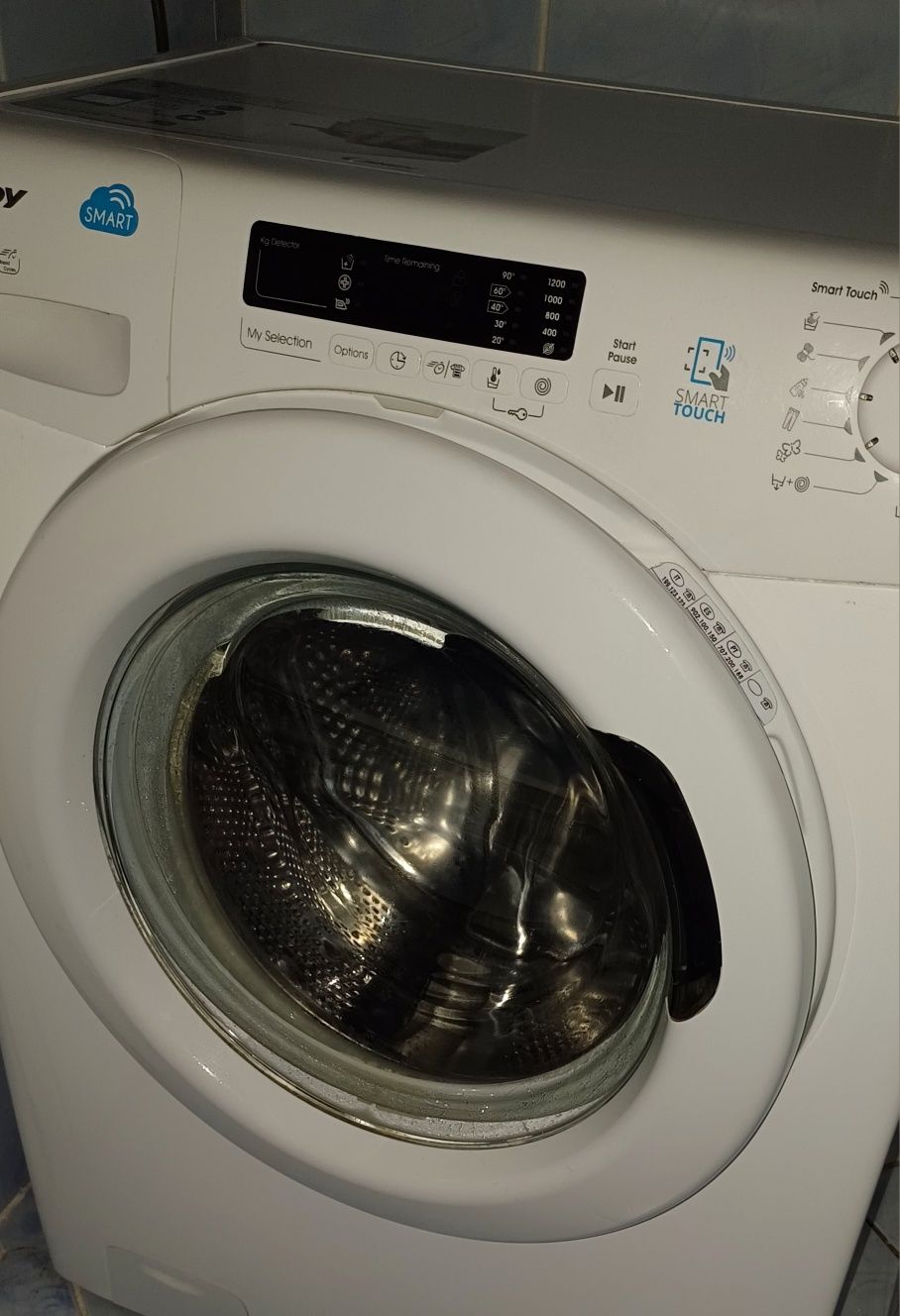Pralka 7 kg wsadu działa przez smarta