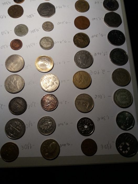 Lote de 70 moedas de diversos países,anos e valores