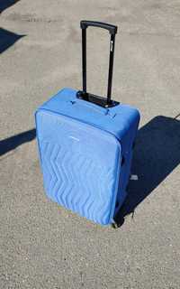 Продам синий чемодан
