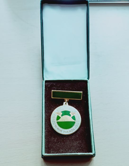 Odznaka zasłużony pracownik handlu i usług