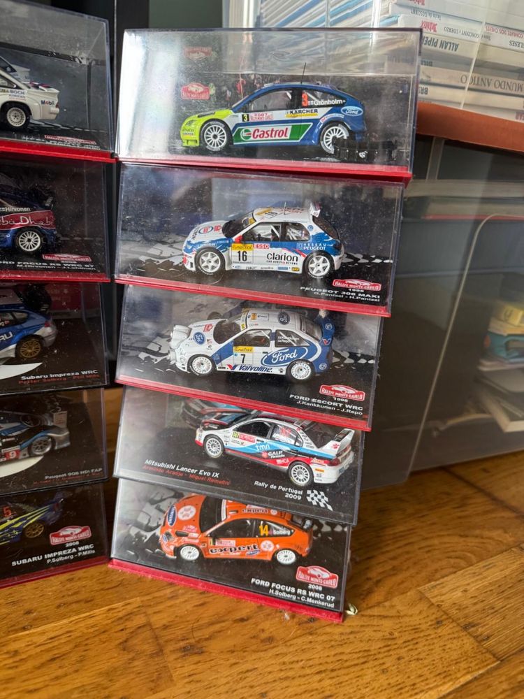 Colecao de carros de rally - 24 unidades e oferta de 2 tanques