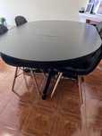 Mesa Preta com Cadeiras