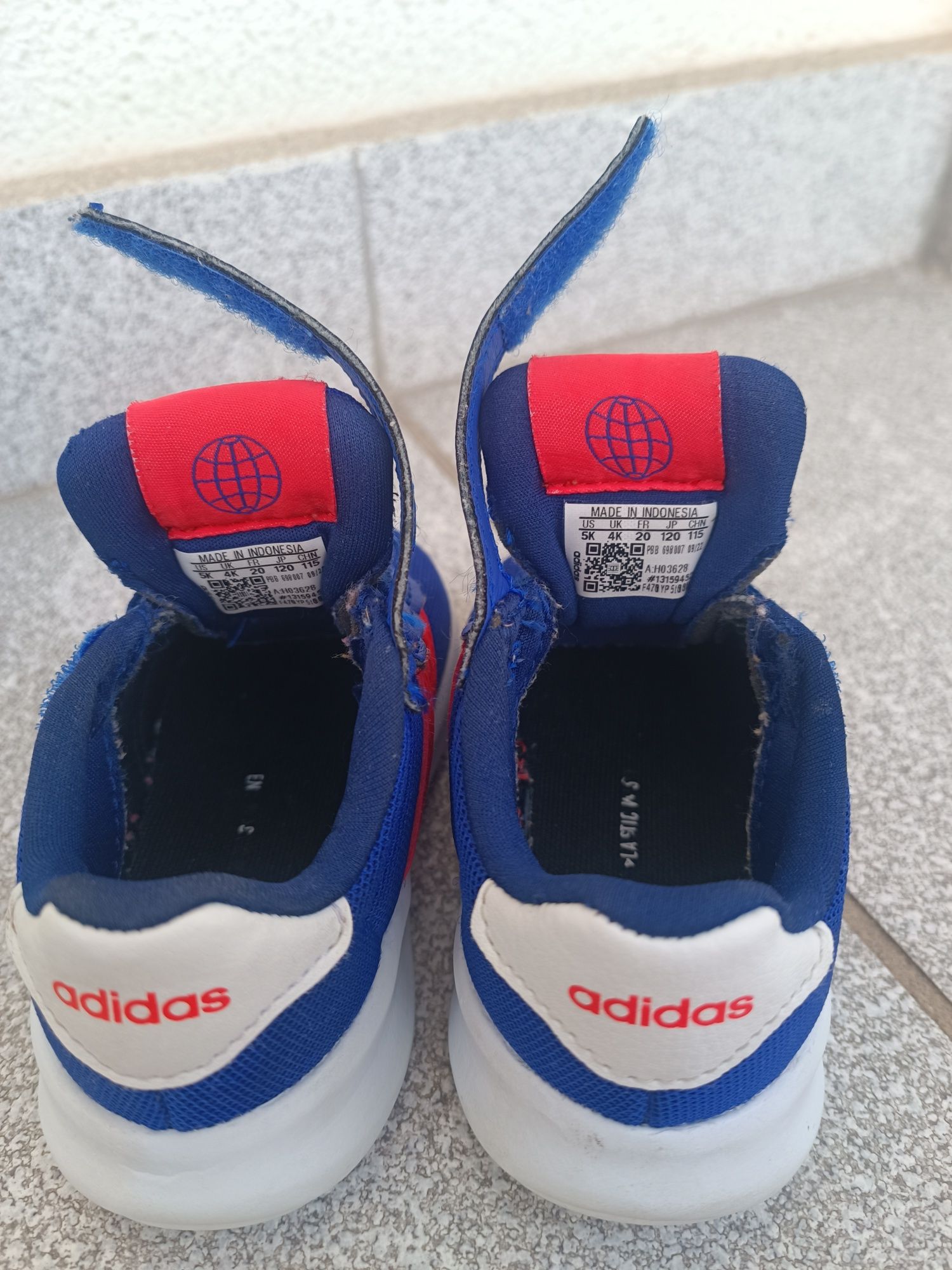 Tênis criança Adidas - como novos -.tamanho 20