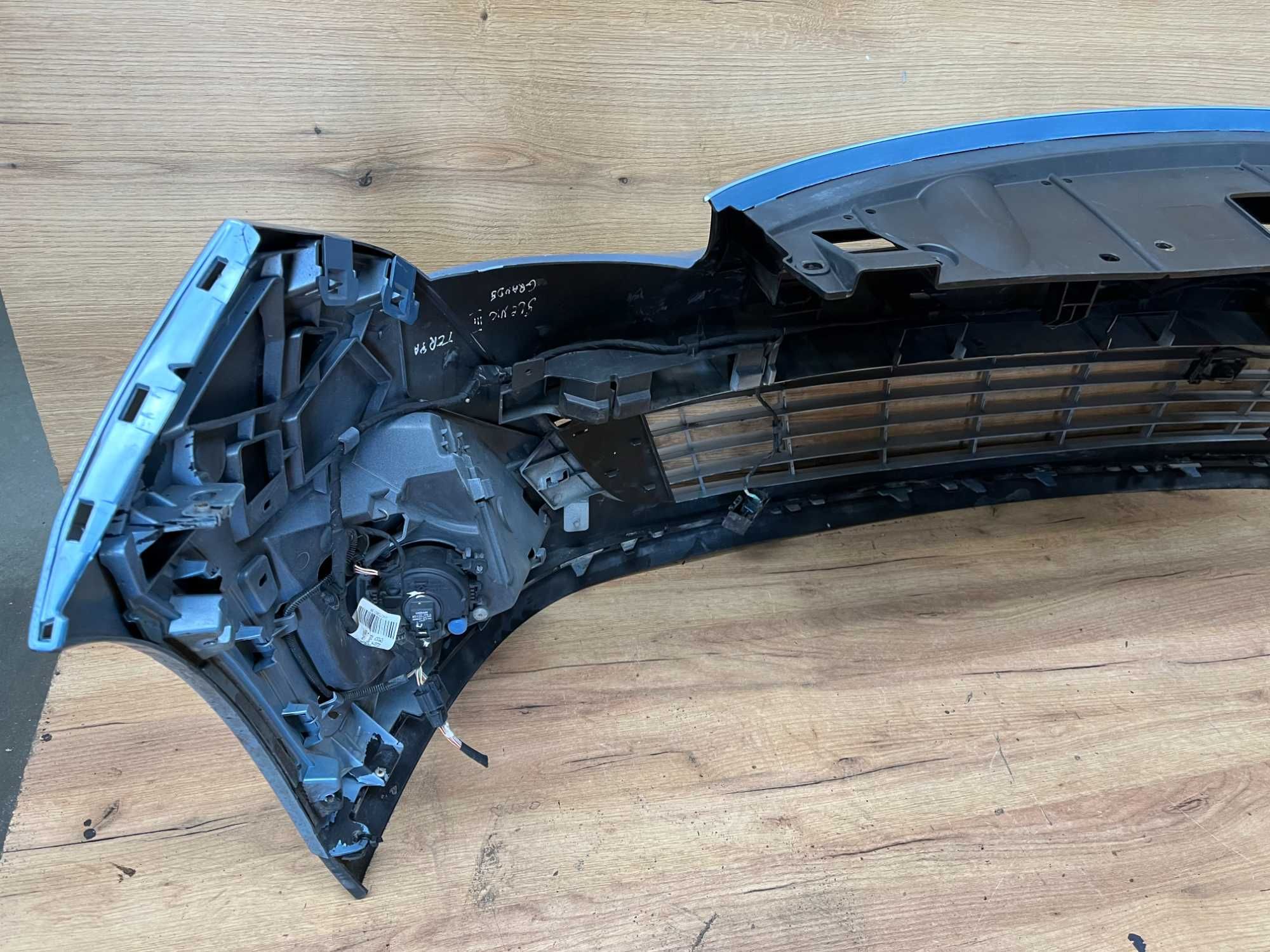 Zderzak przedni Renault Grand Scenic III 4x pdc kolor terpa