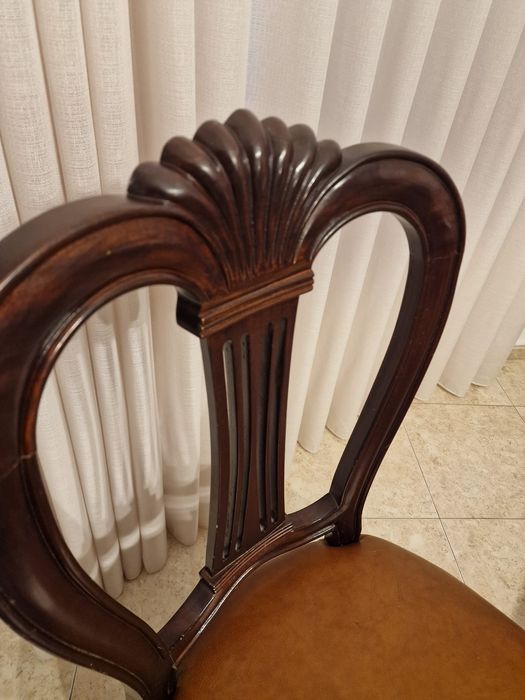 Cadeiras de jantar clássicas