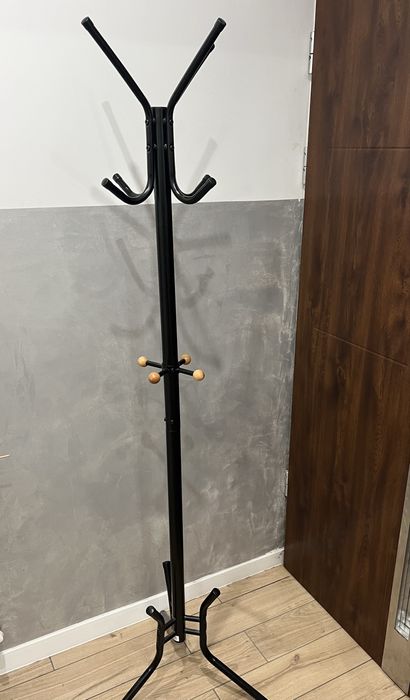Wieszak metalowy stojący