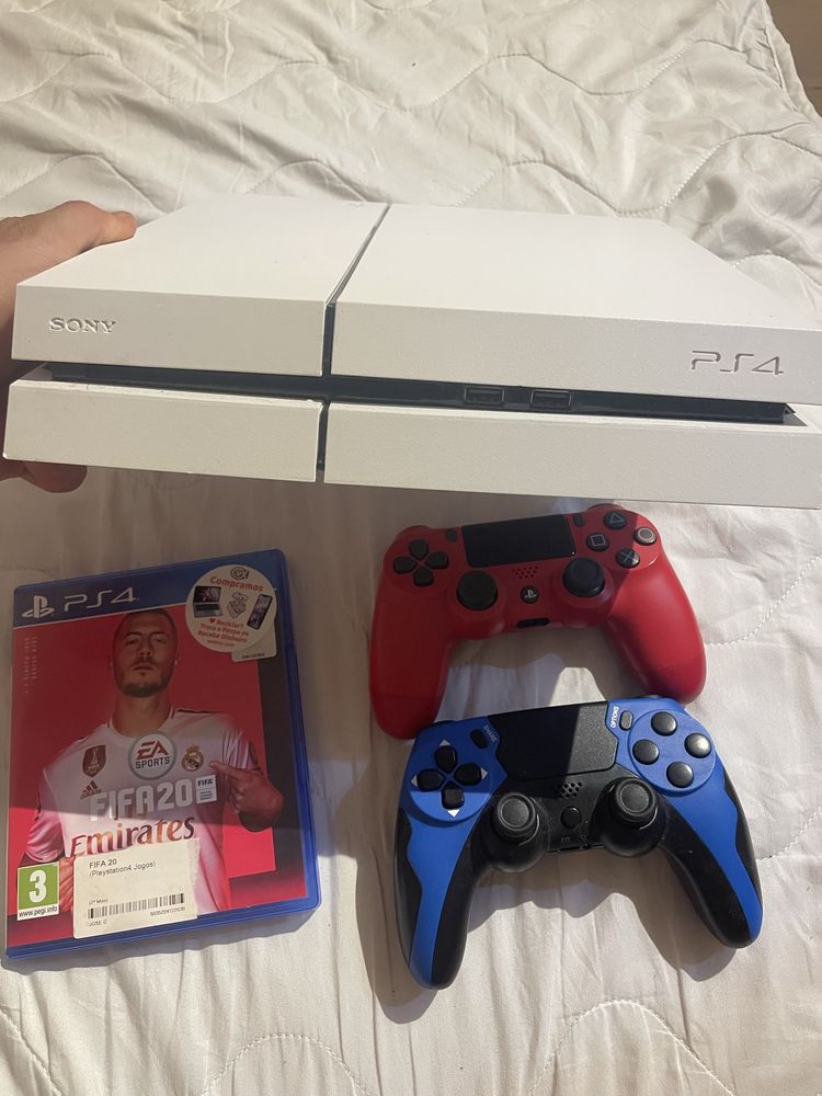 Ps4 como novo e 2 controles