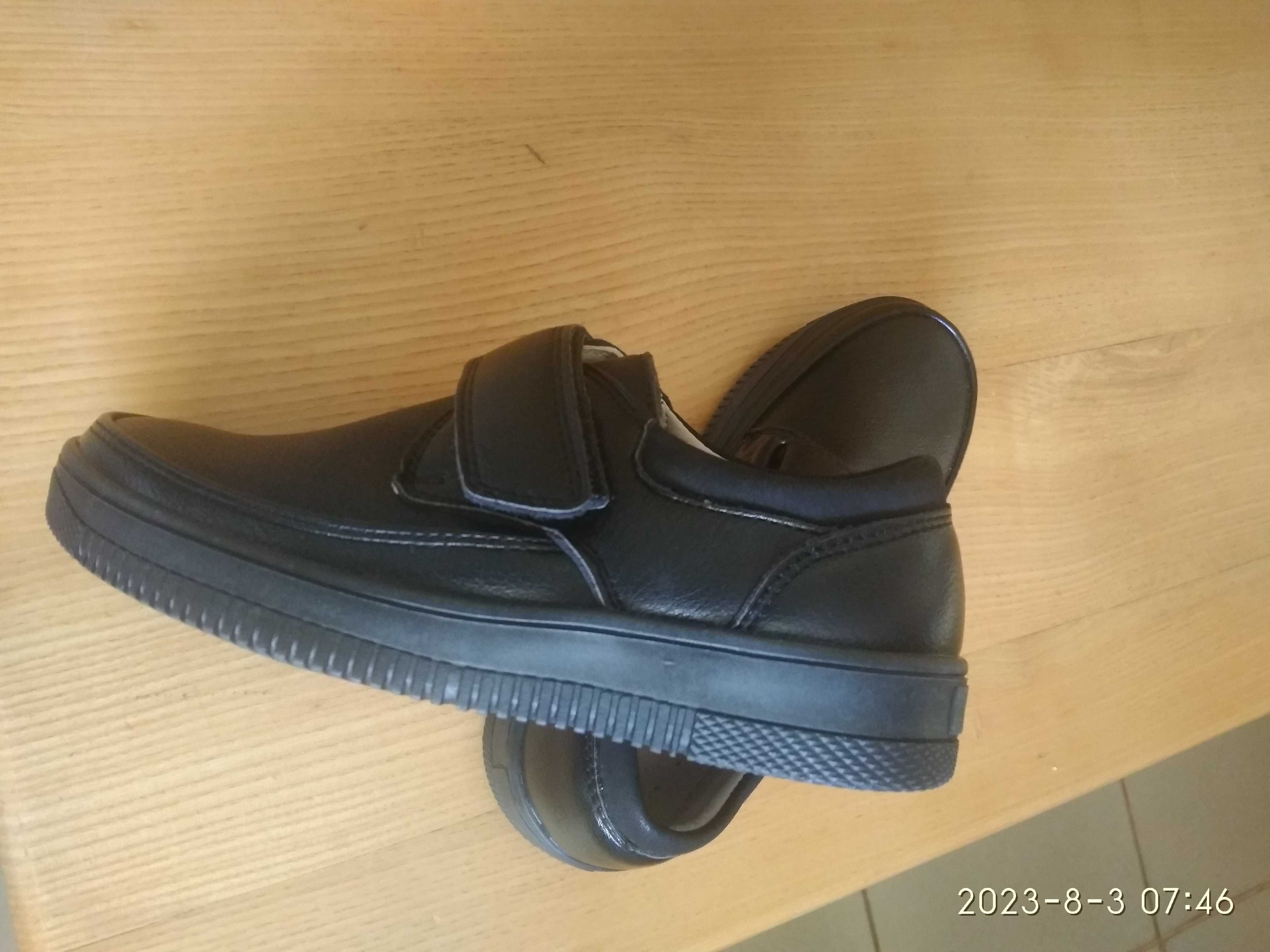 Нові шкіряні туфлі на хлопчика  (18 см устілка)