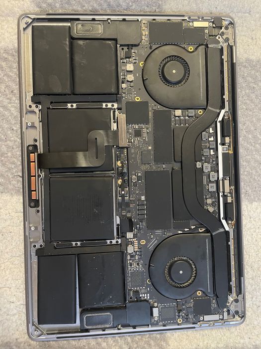 Apple MacBook Pro 15" A1990 Touch bar Retina (EMC 3359)-под ремонт