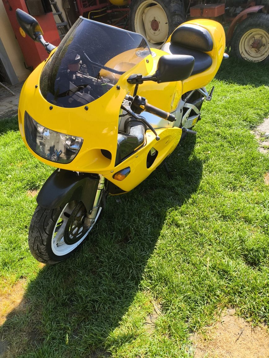 Suzuki GSX-R srad 750 silnik