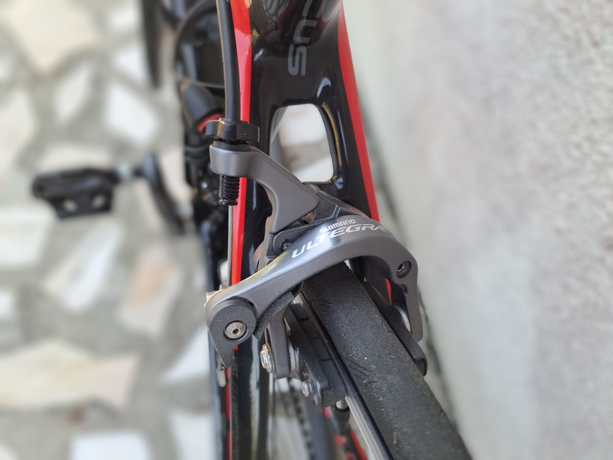 Bicicleta de Estrada Focus Cayo Carbon Shimano Ultegra Tamanho M