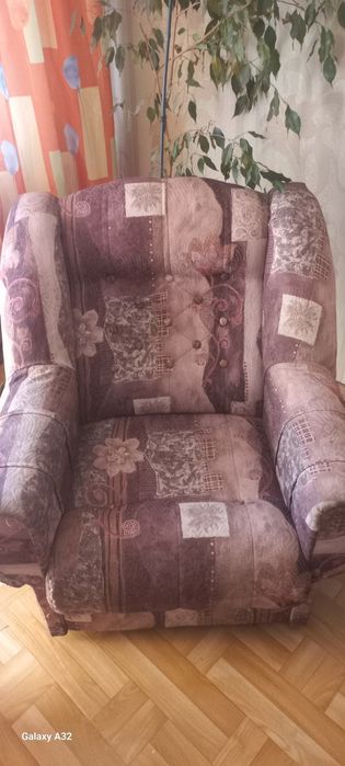 Oddam solidny fotel :)