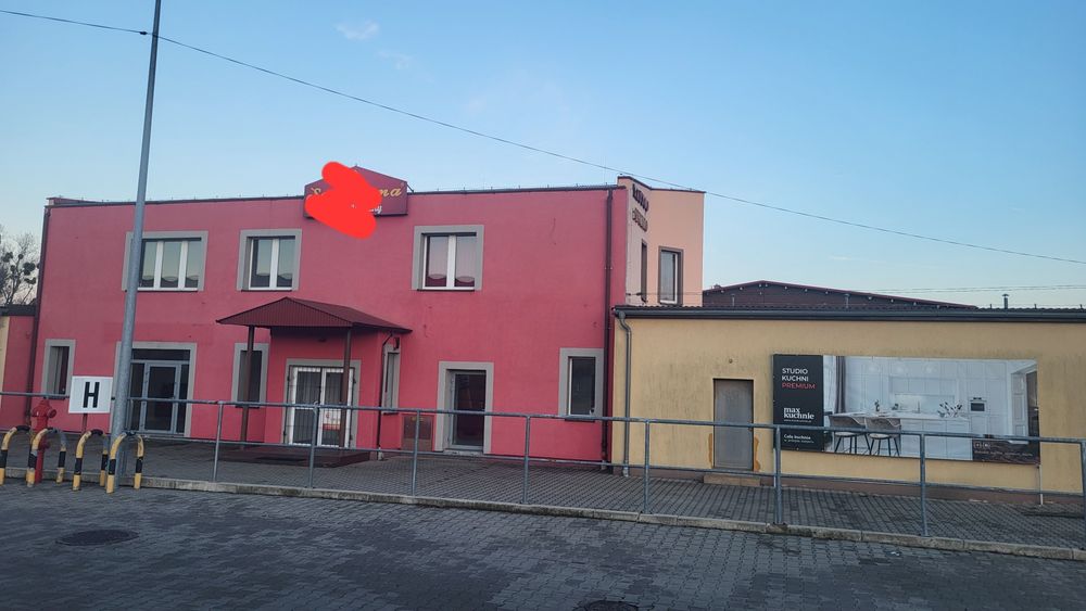 Wynajmę lokale handlowo usług. Pomieszczenia biurowe , halę magaz.