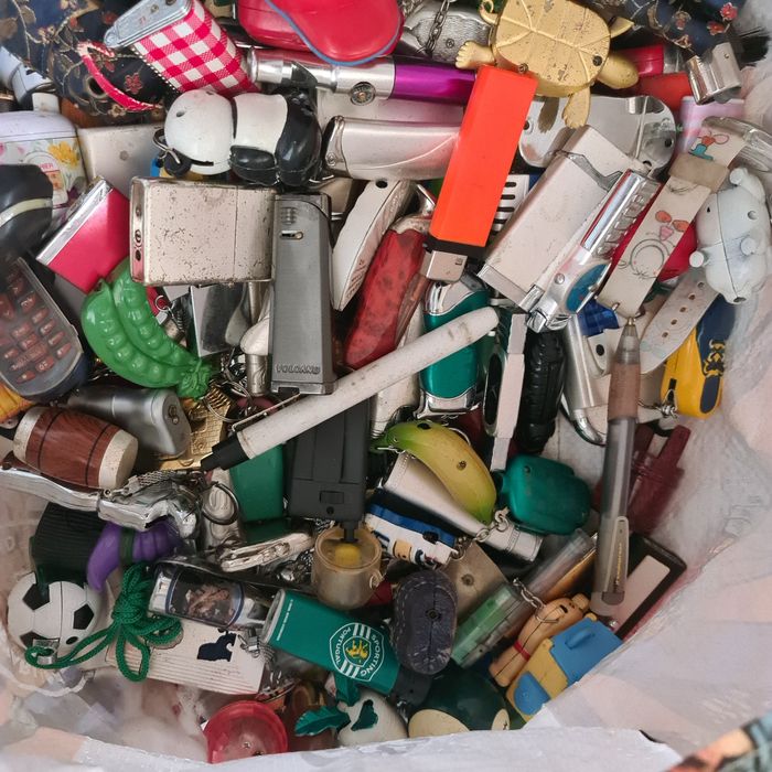 Grande lote de isqueiros para colecionador