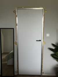 Drzwi Sara Eco 2 przylgowe ukryte lewe 70 cm ościeżnica dwie sztuki