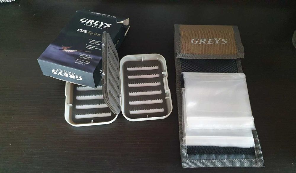 Pudełko na muchy GREYS GS Fly Fishing oraz etui portfel na przypony