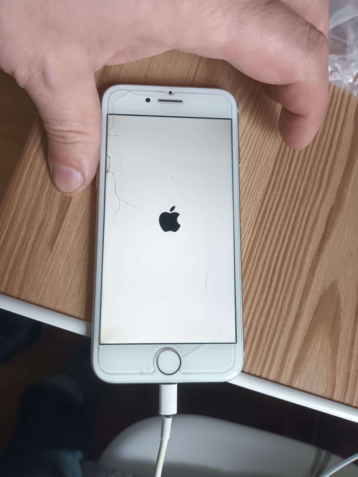 Iphon 7 uszkodzone taśmy