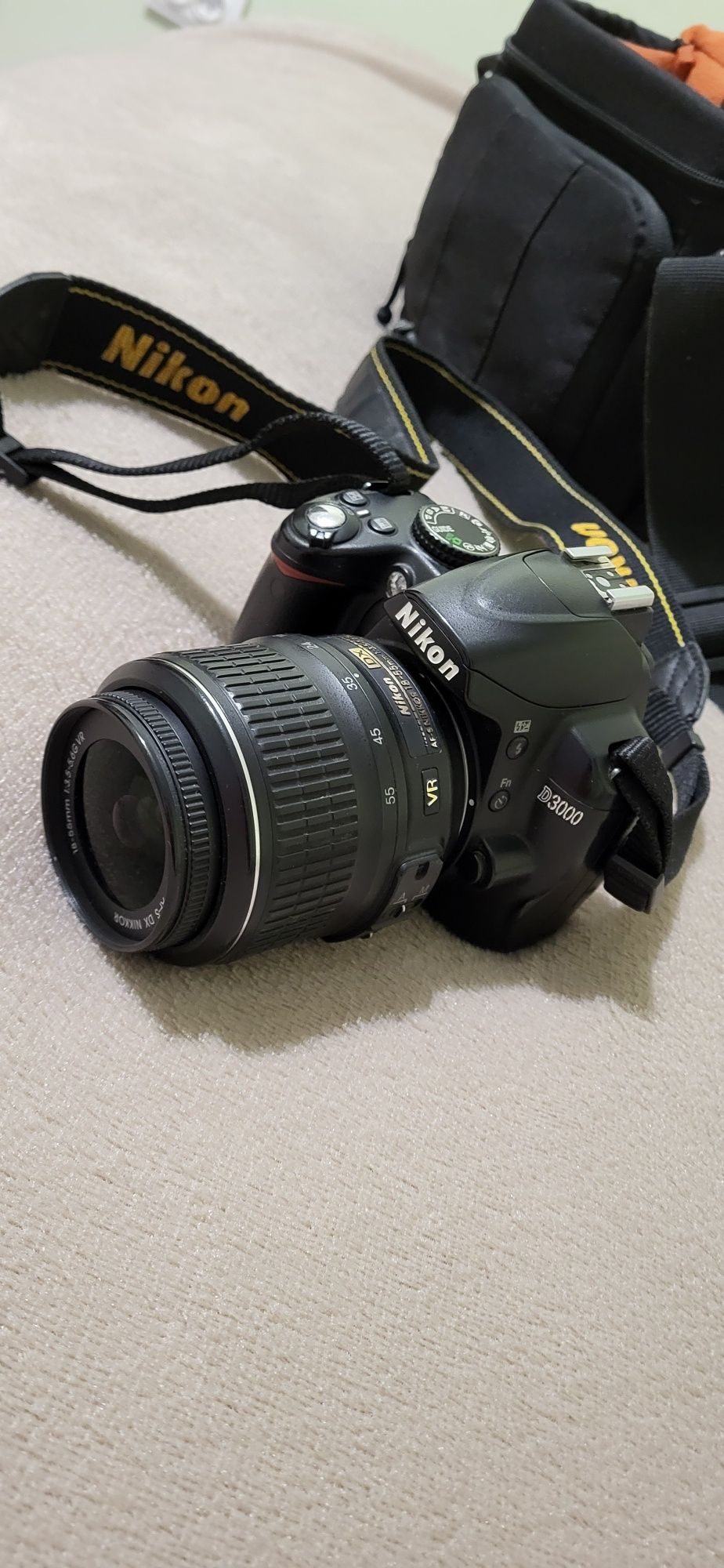 Дзеркальний фотоапарат Nikon D3000