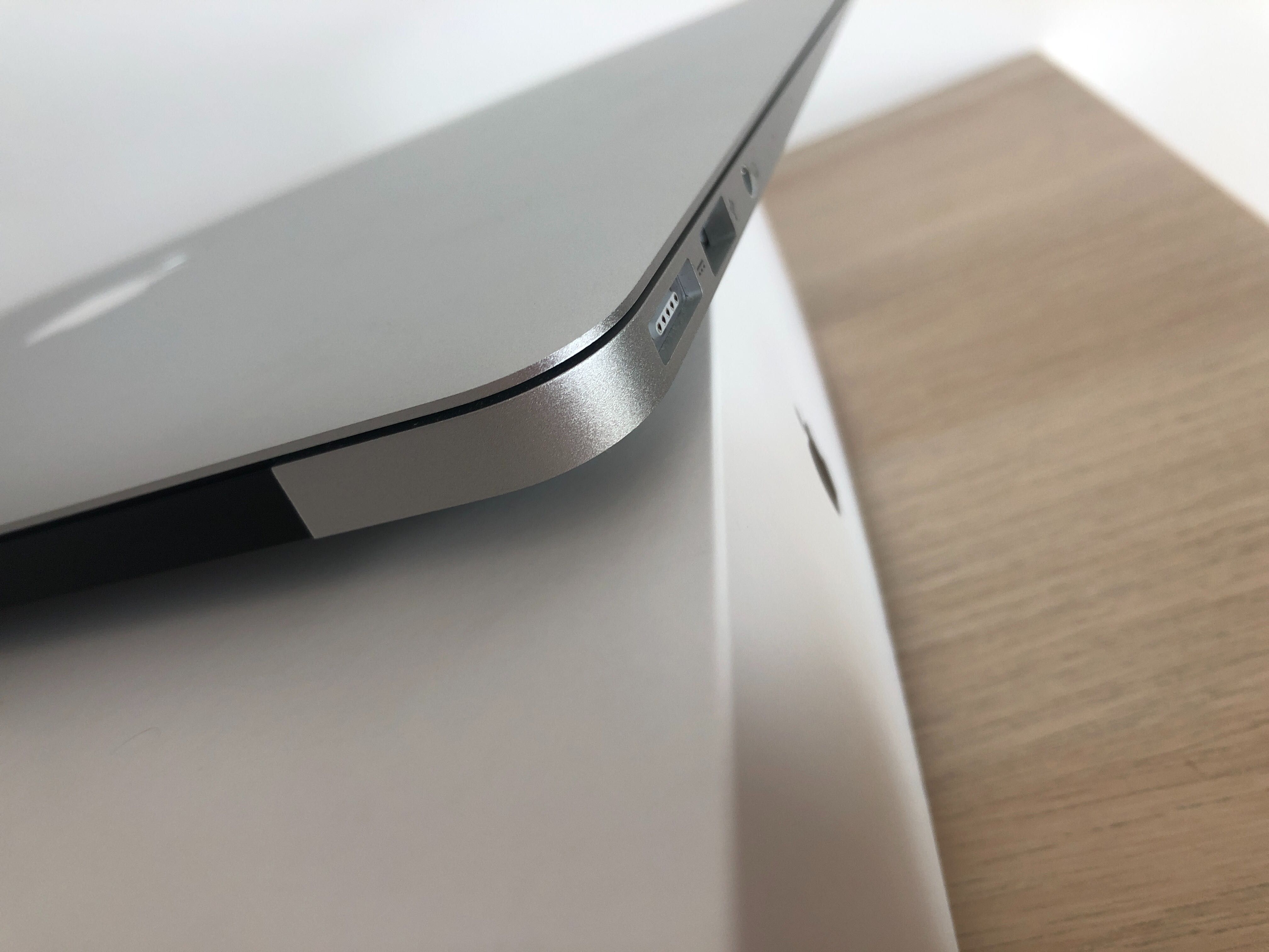 Macbook Air 13" 2017 - 187 cykli baterii (kolor Silver)