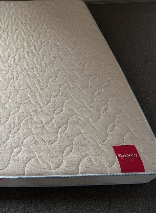 Матрас .200/200. В хорошем. состоянии.