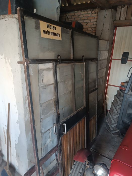 Drzwi przesuwne ścianka z szybami