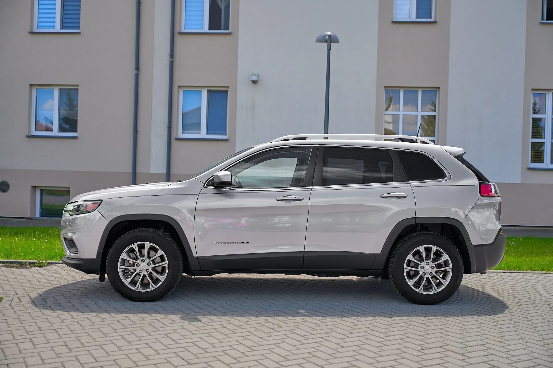 Jeep Cherokee Latitude PLUS 2.4 182PS GAZ LPG Zarej w Polsce