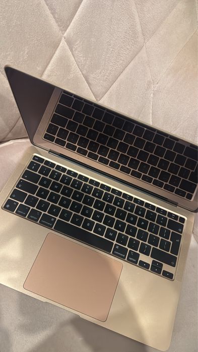 MacBook Air M1 8/256GB gold