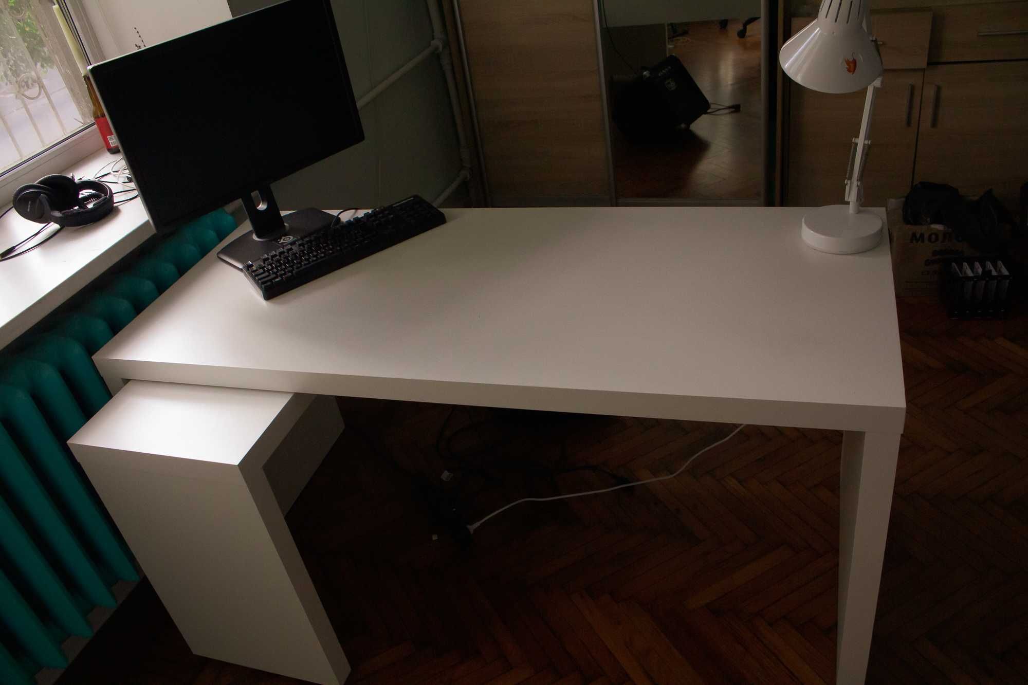 Письмовий стіл IKEA MALM