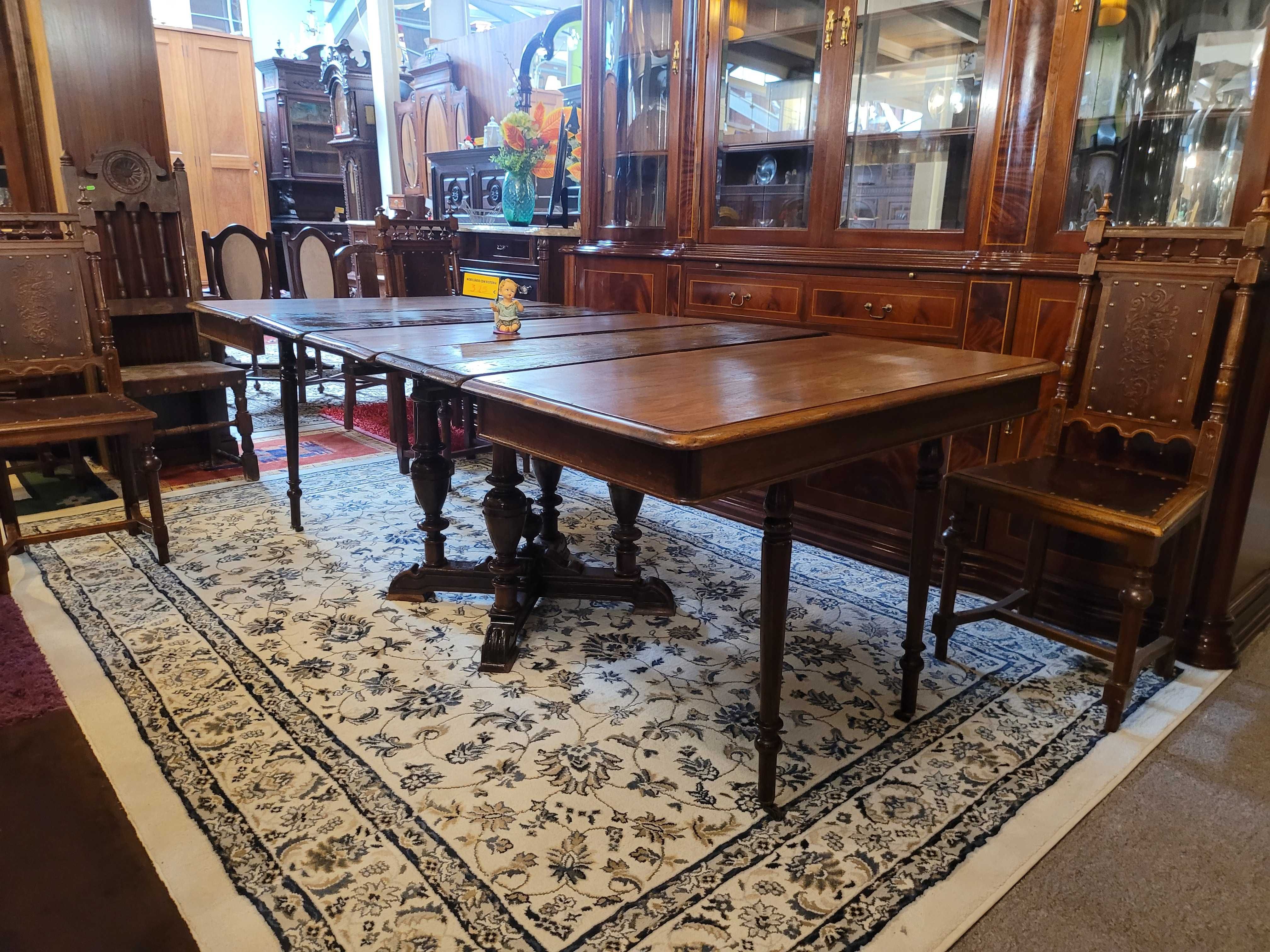 Mesa muito antiga em madeira maciça - extensível - Só a m
