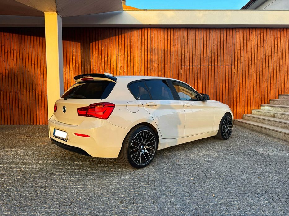BMW 116d Sport Line - Desde 245€ Mês